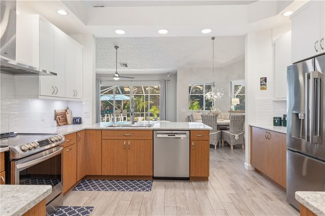 330 Marbrisa Drive, Vero Beach, FL 32963