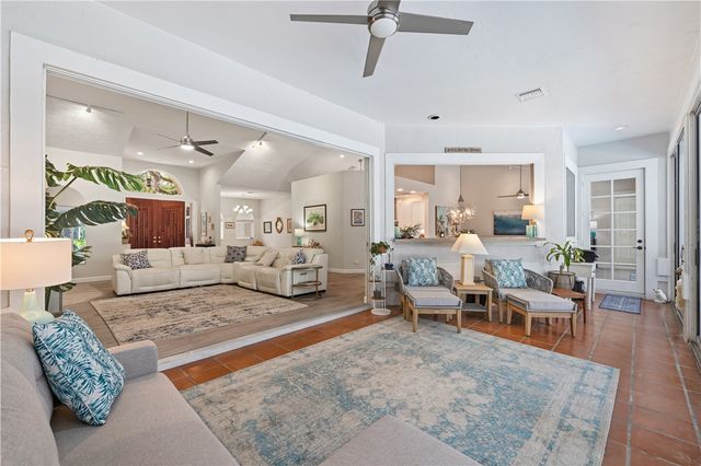 330 Marbrisa Drive, Vero Beach, FL 32963