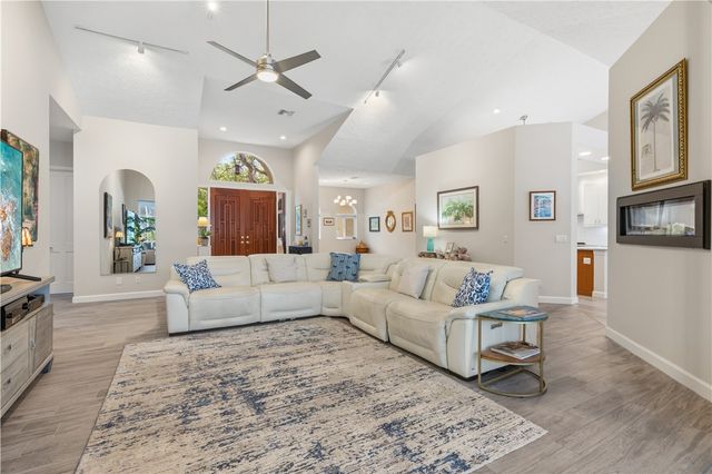 330 Marbrisa Drive, Vero Beach, FL 32963