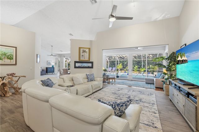 330 Marbrisa Drive, Vero Beach, FL 32963