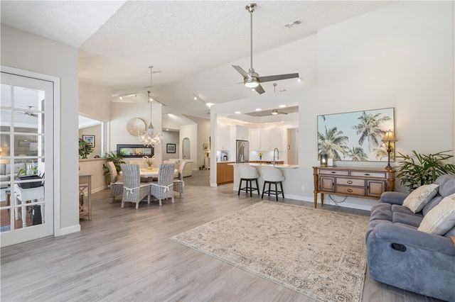 330 Marbrisa Drive, Vero Beach, FL 32963