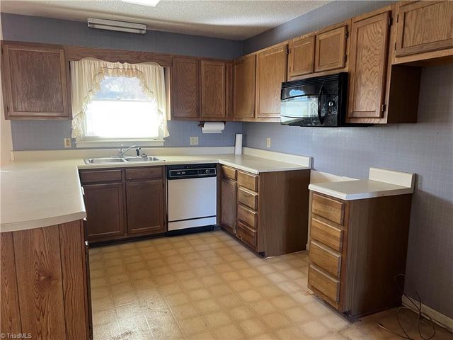 797 Sedge Garden Road, Kernersville, NC 27284