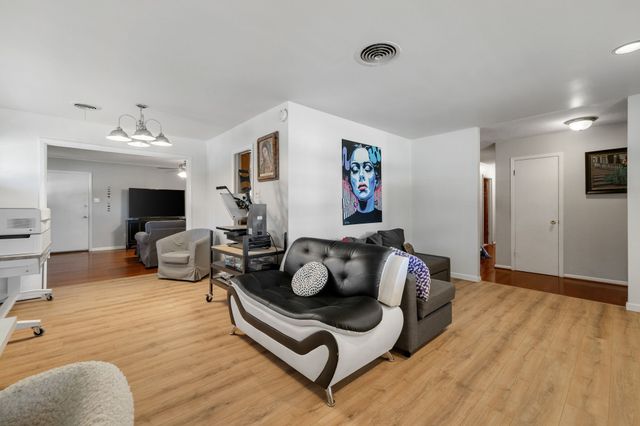 5801 Wessex Avenue, Fort Worth, TX 76133