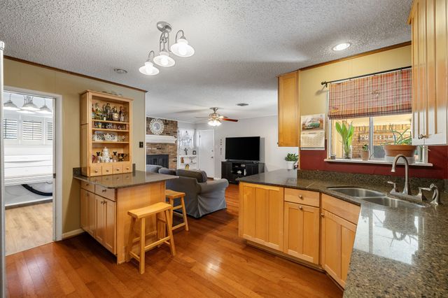 5801 Wessex Avenue, Fort Worth, TX 76133