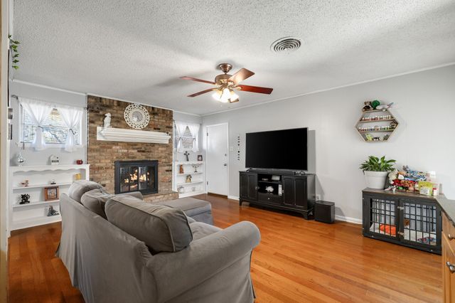 5801 Wessex Avenue, Fort Worth, TX 76133