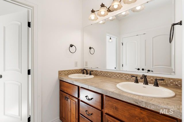 1046 W Sherington Dr., Eagle, ID 83616