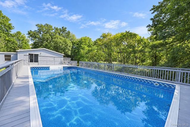 10 Spike Horn Road, Saugerties, NY 12477