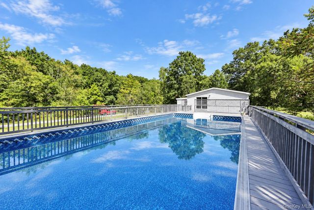 10 Spike Horn Road, Saugerties, NY 12477