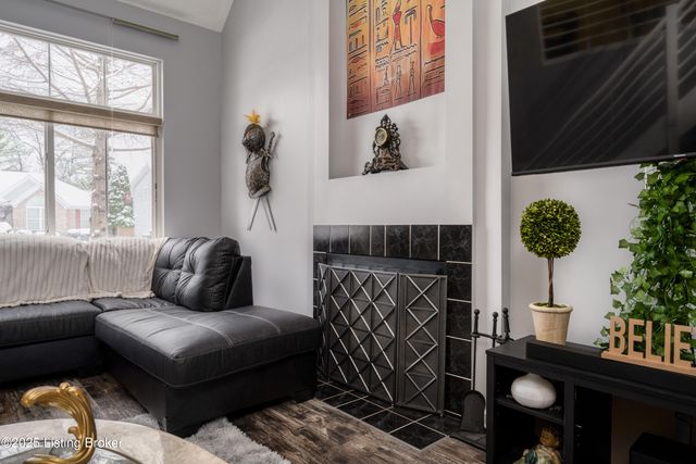 8705 Chelmer Ln, Louisville, KY 40220