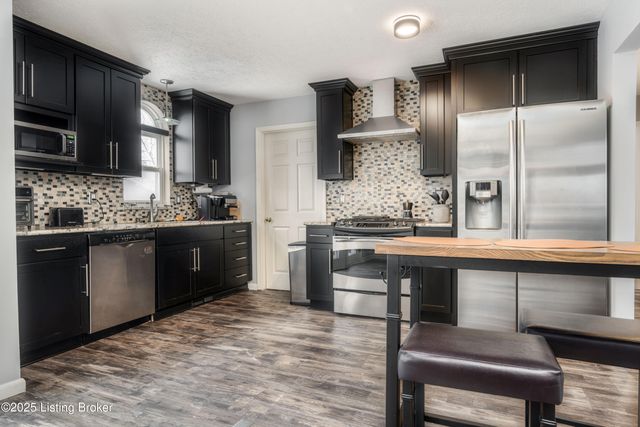 8705 Chelmer Ln, Louisville, KY 40220