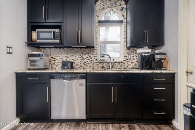 8705 Chelmer Ln, Louisville, KY 40220