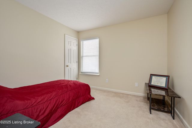 8705 Chelmer Ln, Louisville, KY 40220