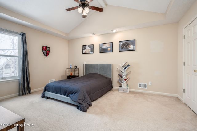 8705 Chelmer Ln, Louisville, KY 40220