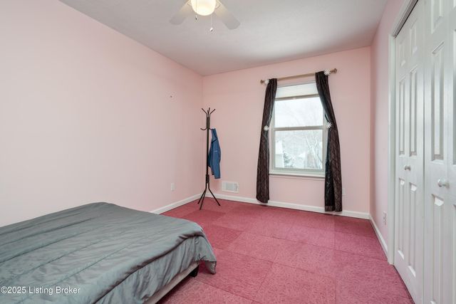 8705 Chelmer Ln, Louisville, KY 40220