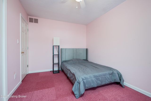 8705 Chelmer Ln, Louisville, KY 40220