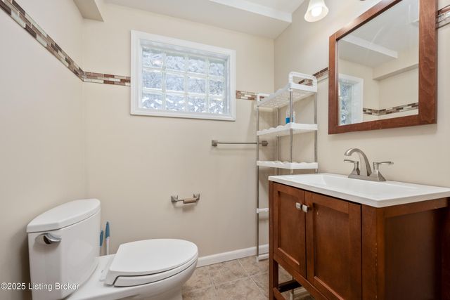 8705 Chelmer Ln, Louisville, KY 40220