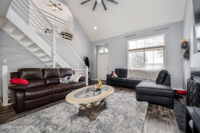 8705 Chelmer Ln, Louisville, KY 40220