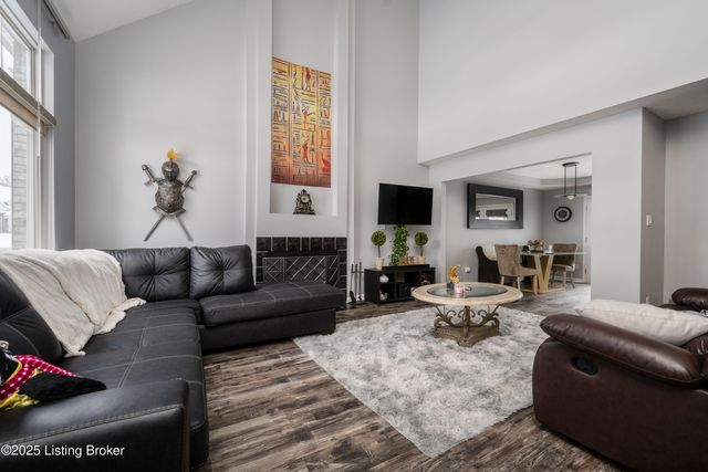 8705 Chelmer Ln, Louisville, KY 40220