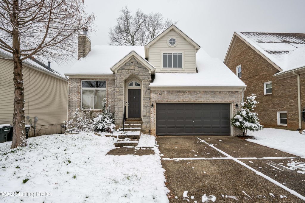 8705 Chelmer Ln, Louisville, KY 40220