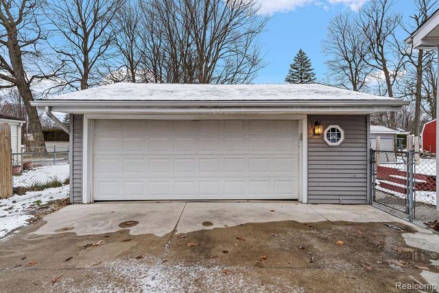 4277 Ashlawn Drive, Flint Charter Township, MI 48507