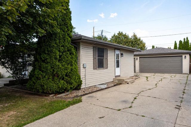 609 LINDA STREET, Combined Locks, WI 54113