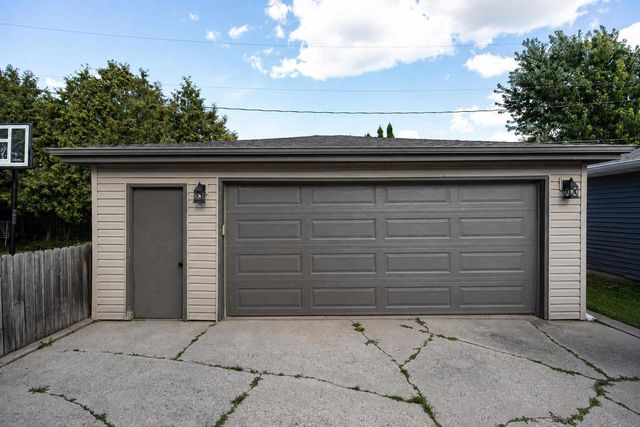 609 LINDA STREET, Combined Locks, WI 54113