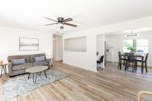 1017 S Dalton Dr, Wichita, KS 67207