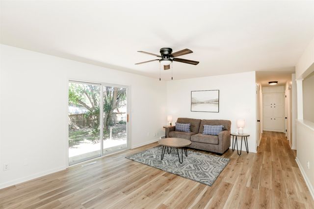 1017 S Dalton Dr, Wichita, KS 67207