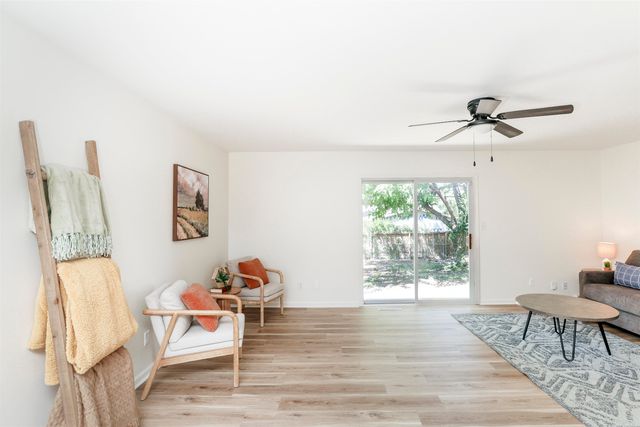 1017 S Dalton Dr, Wichita, KS 67207