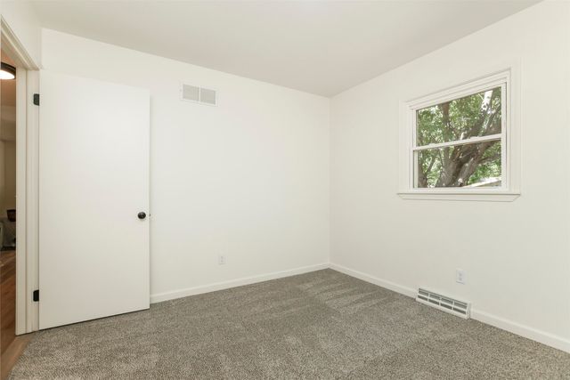 1017 S Dalton Dr, Wichita, KS 67207