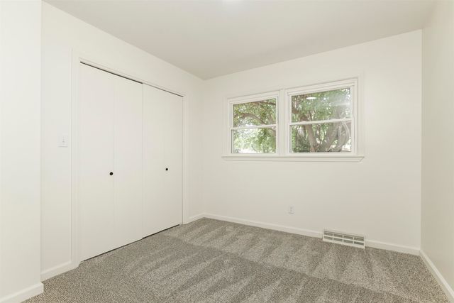 1017 S Dalton Dr, Wichita, KS 67207