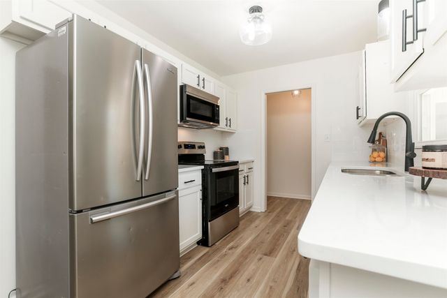 1017 S Dalton Dr, Wichita, KS 67207