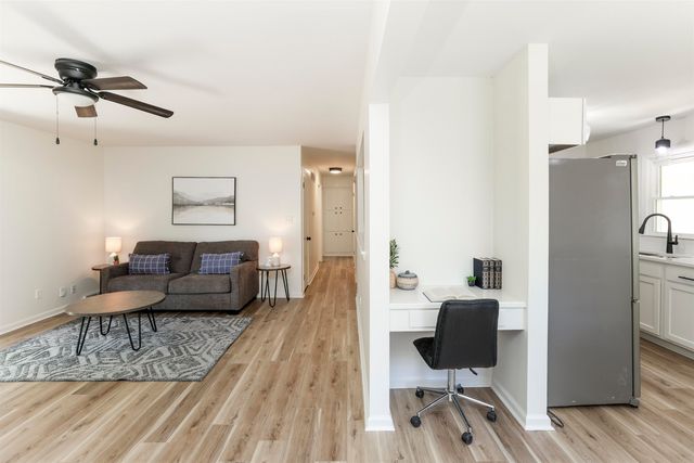 1017 S Dalton Dr, Wichita, KS 67207