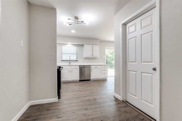 2406 Globe Avenue, Dallas, TX 75228