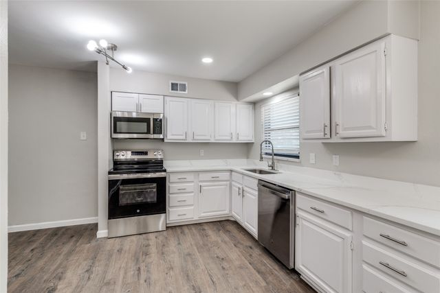 2406 Globe Avenue, Dallas, TX 75228