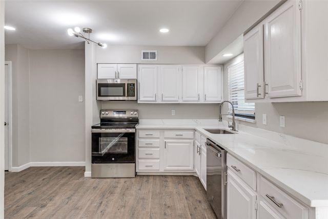 2406 Globe Avenue, Dallas, TX 75228