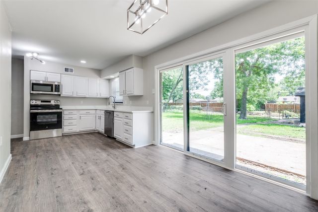 2406 Globe Avenue, Dallas, TX 75228