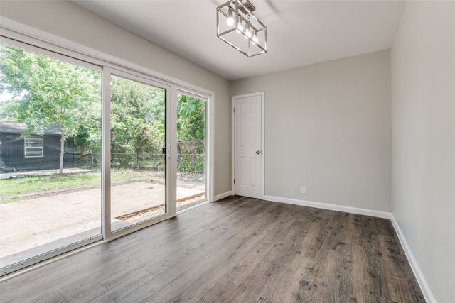 2406 Globe Avenue, Dallas, TX 75228