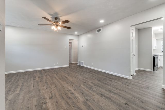 2406 Globe Avenue, Dallas, TX 75228