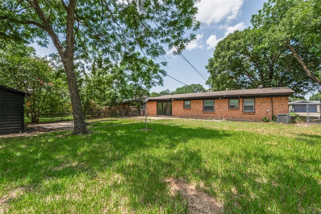 2406 Globe Avenue, Dallas, TX 75228