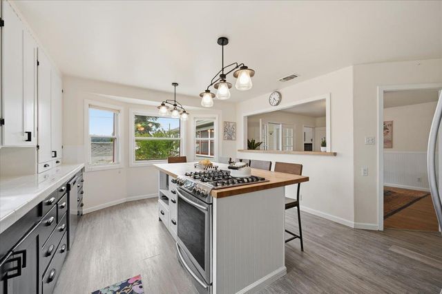 438 Kate Hayes St, Grass Valley, CA 95945