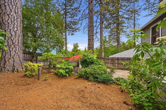 438 Kate Hayes St, Grass Valley, CA 95945