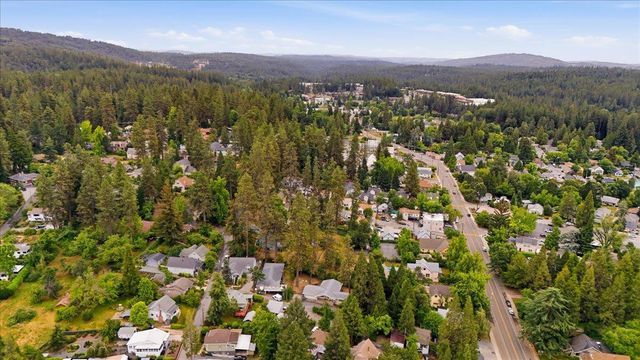 438 Kate Hayes St, Grass Valley, CA 95945