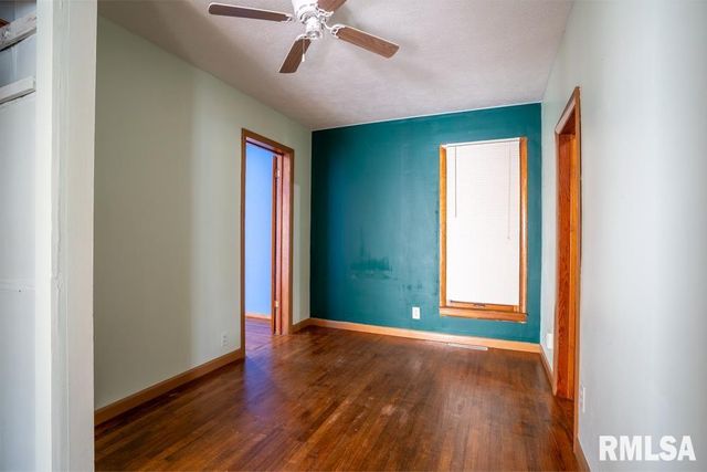 913 S 12TH Street, Herrin, IL 62948