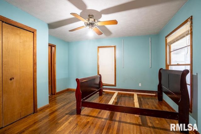 913 S 12TH Street, Herrin, IL 62948