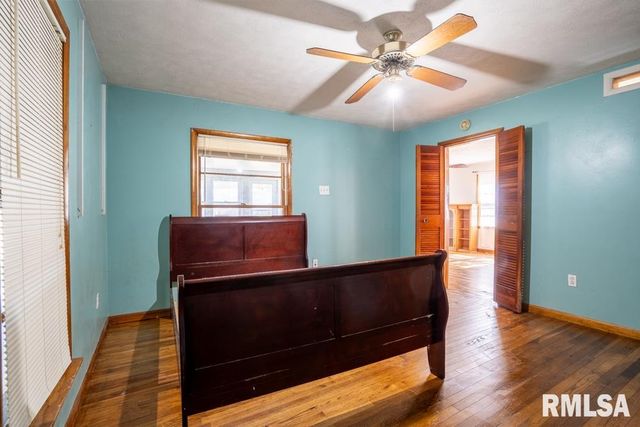 913 S 12TH Street, Herrin, IL 62948