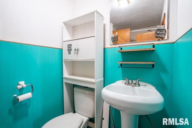 913 S 12TH Street, Herrin, IL 62948