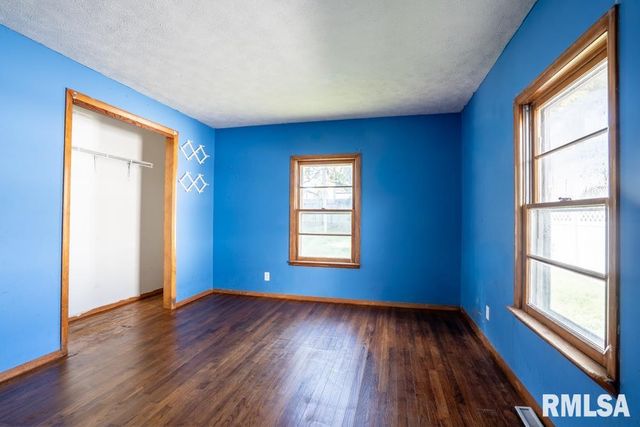 913 S 12TH Street, Herrin, IL 62948