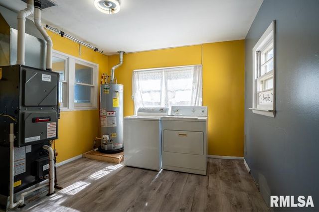 913 S 12TH Street, Herrin, IL 62948