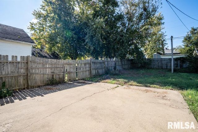 913 S 12TH Street, Herrin, IL 62948